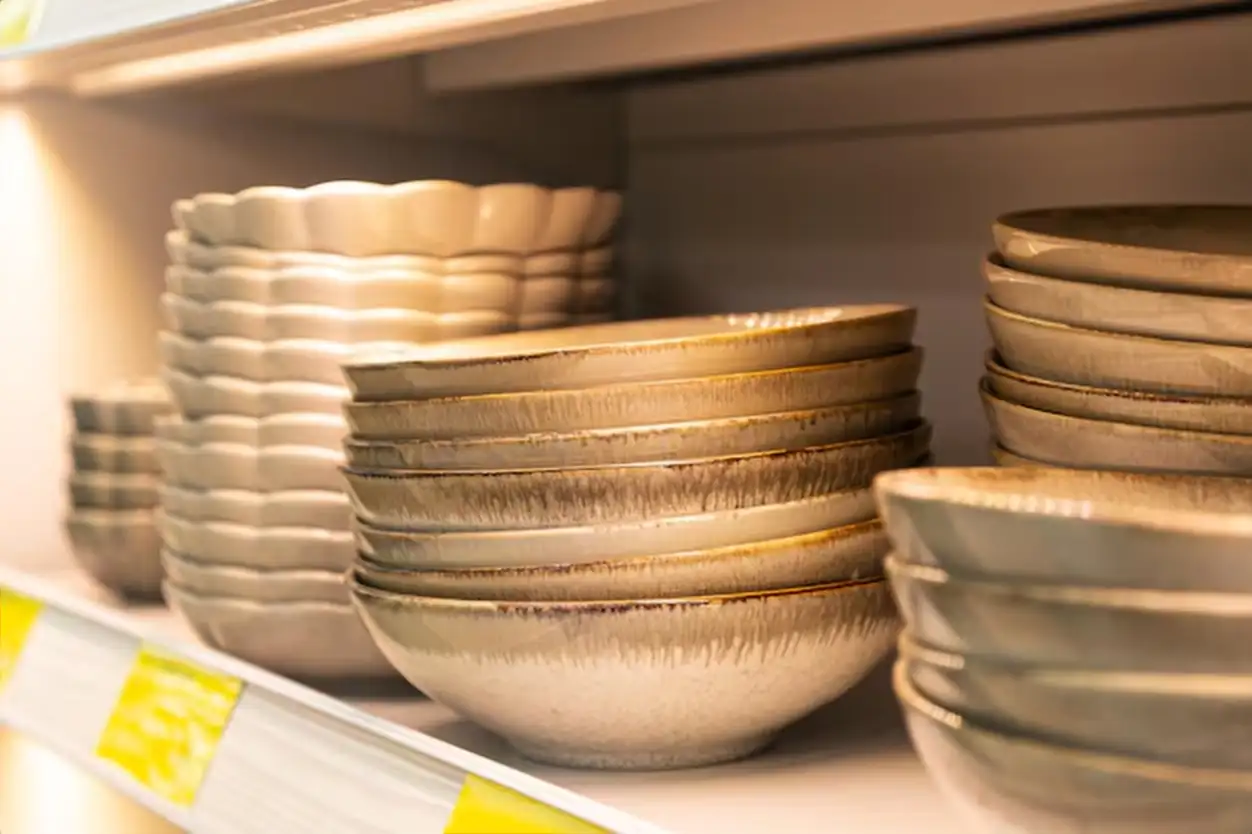 Shelf with ceramic plates for sell in a tableware store