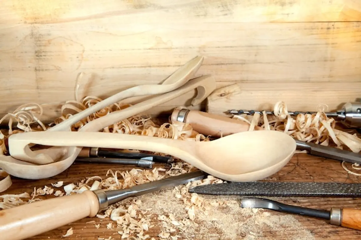 atelier ébénisterie bois outils