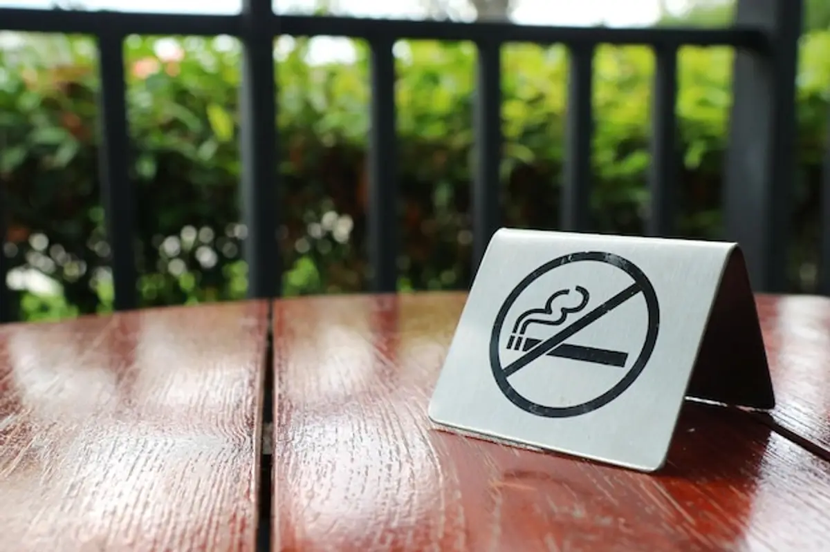 restaurant no smoking sign terrace