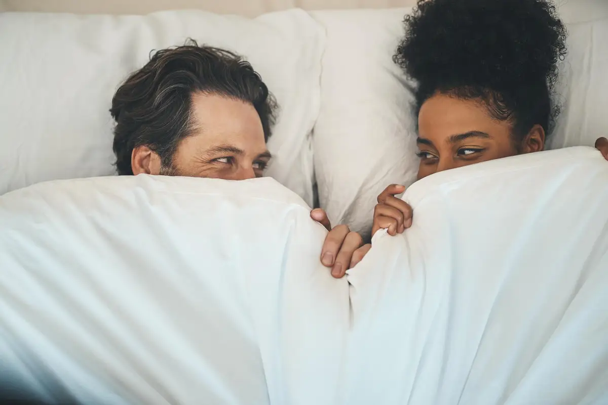 couple lit deux couettes