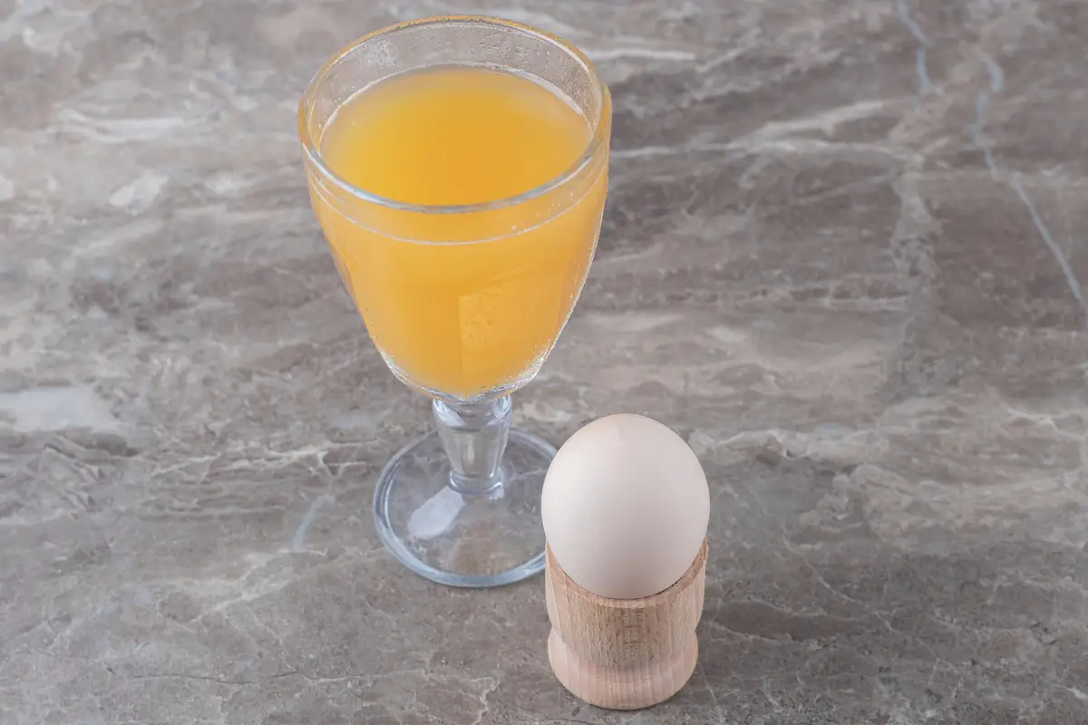 oeuf cru verre