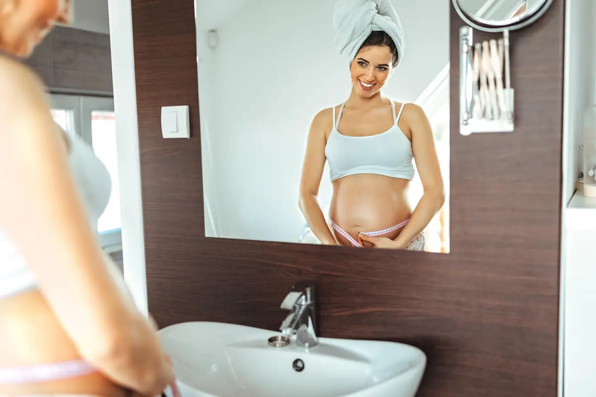 femme enceinte salle de bain